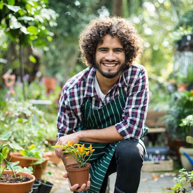 https://elliott-lawns.com/wp-content/uploads/2019/02/team_04-640x640.jpg