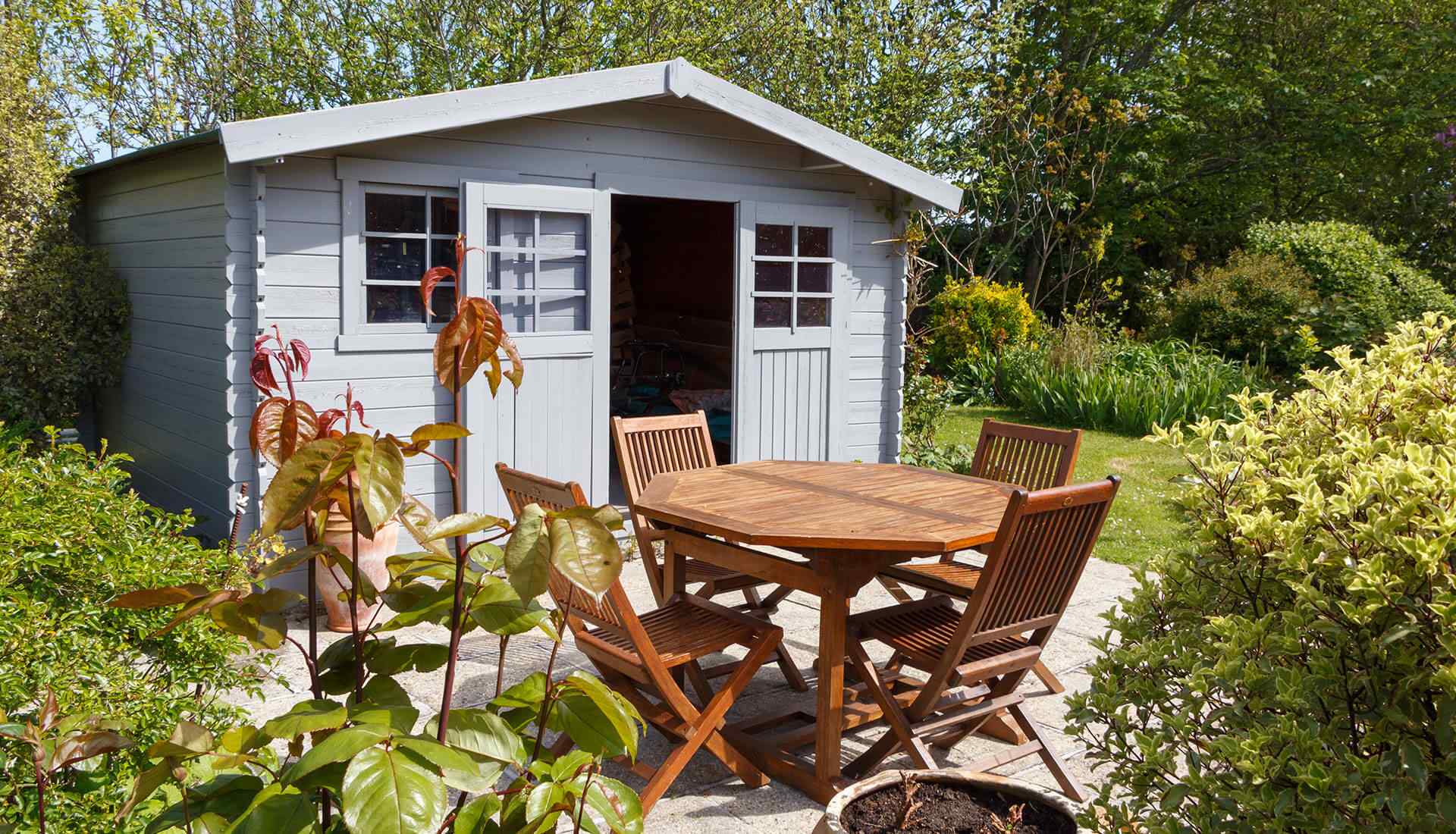 https://elliott-lawns.com/wp-content/uploads/2019/08/home_4_gallery_3.jpg