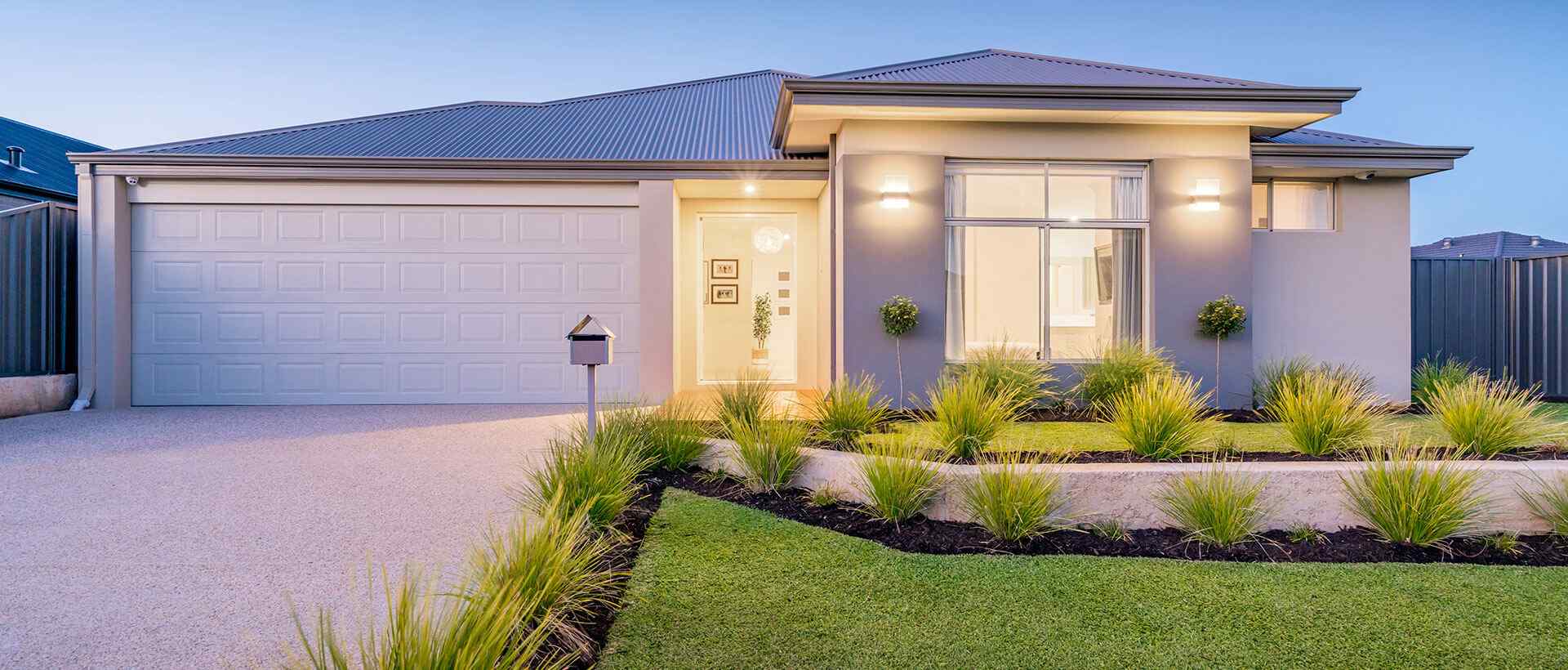 https://elliott-lawns.com/wp-content/uploads/2019/08/inner_home_02-1.jpg