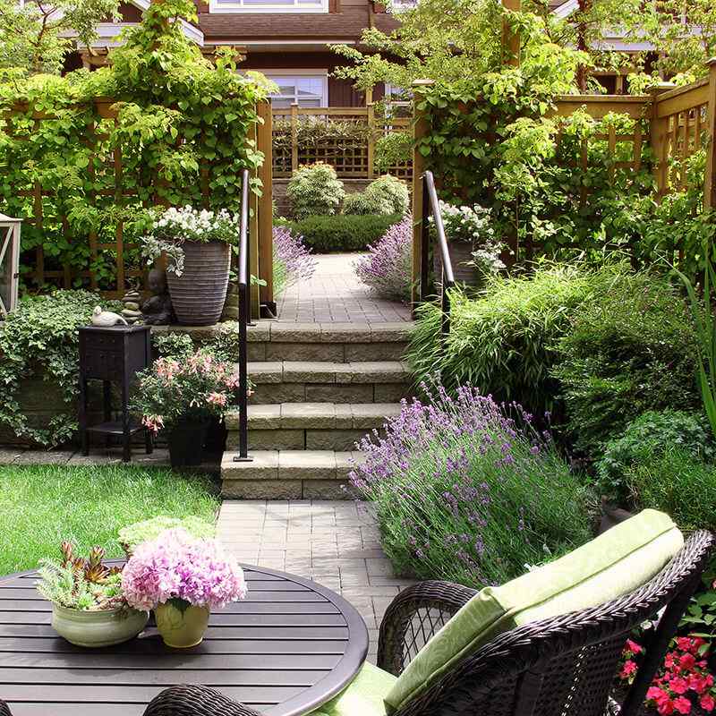 https://elliott-lawns.com/wp-content/uploads/2019/09/card_10.jpg