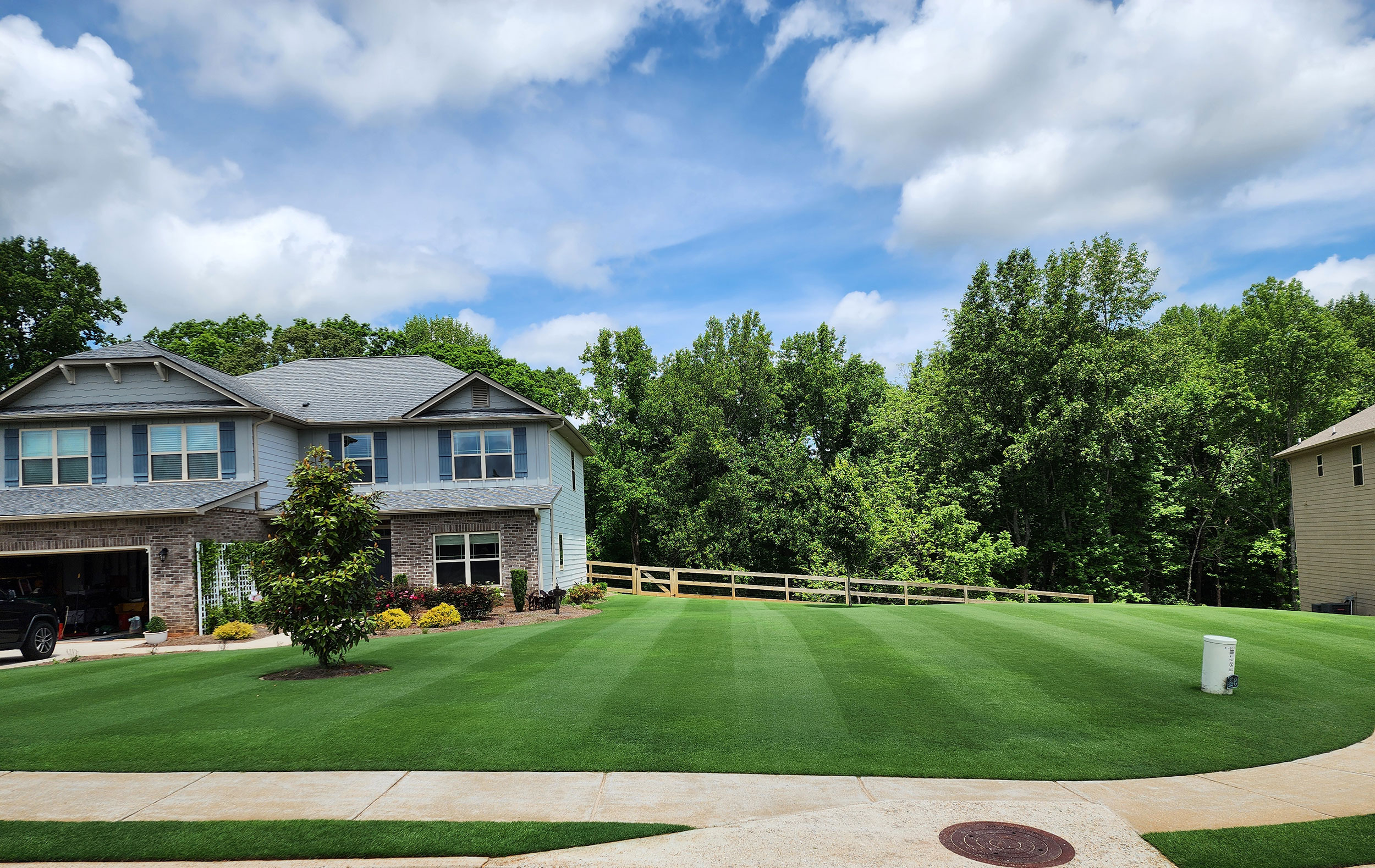 https://elliott-lawns.com/wp-content/uploads/2026/08/mylawn3.jpg
